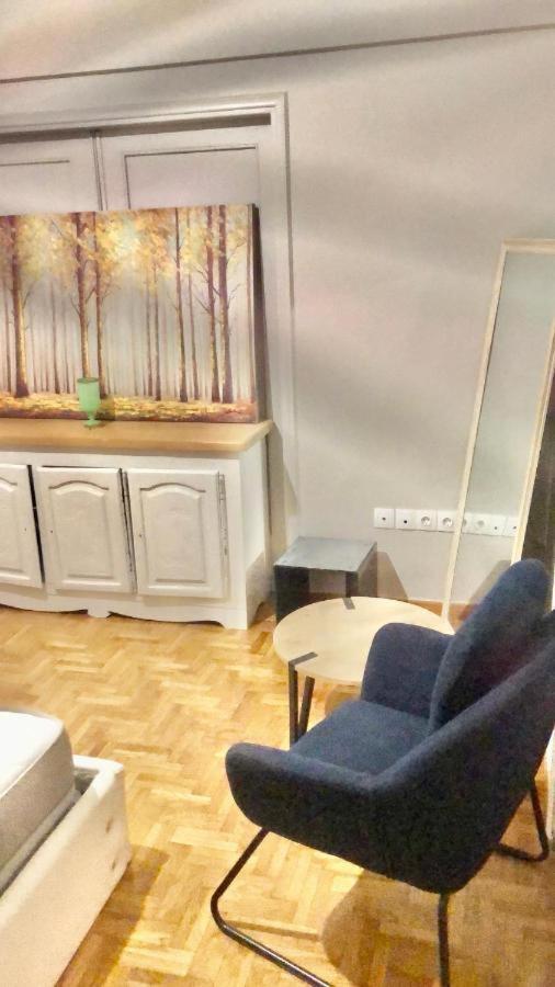 Economy Shared Apartment E In Central Афины Экстерьер фото