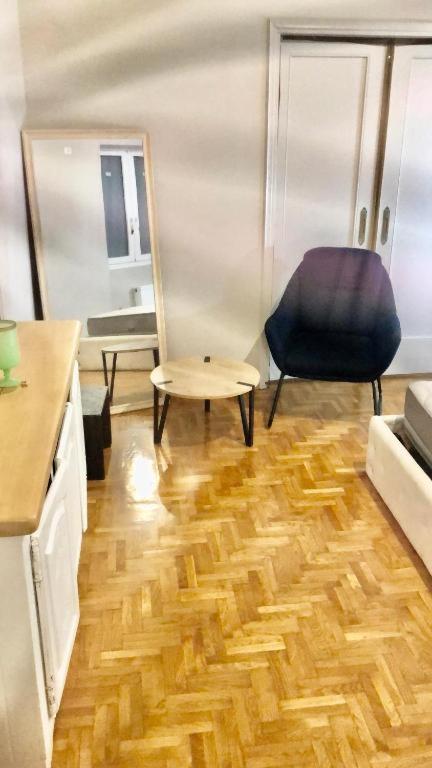 Economy Shared Apartment E In Central Афины Экстерьер фото
