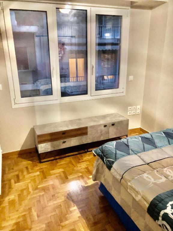 Economy Shared Apartment E In Central Афины Экстерьер фото